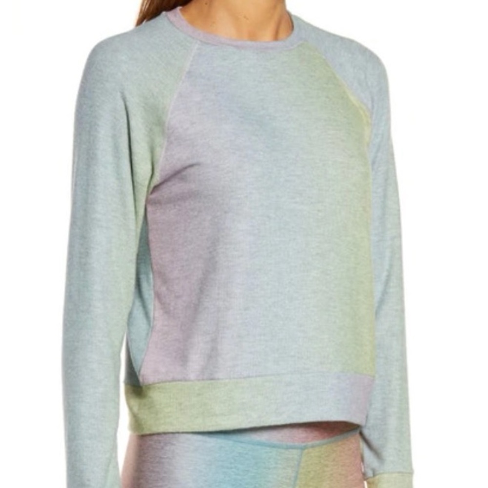 Beyond Yoga Raglan Crewneck Lightweight Sweatshirt Pullover in Prismatic - XS